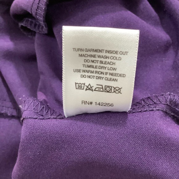 Figs Women’s Casma Three-Pocket Scrub Top - Picture 5 of 5